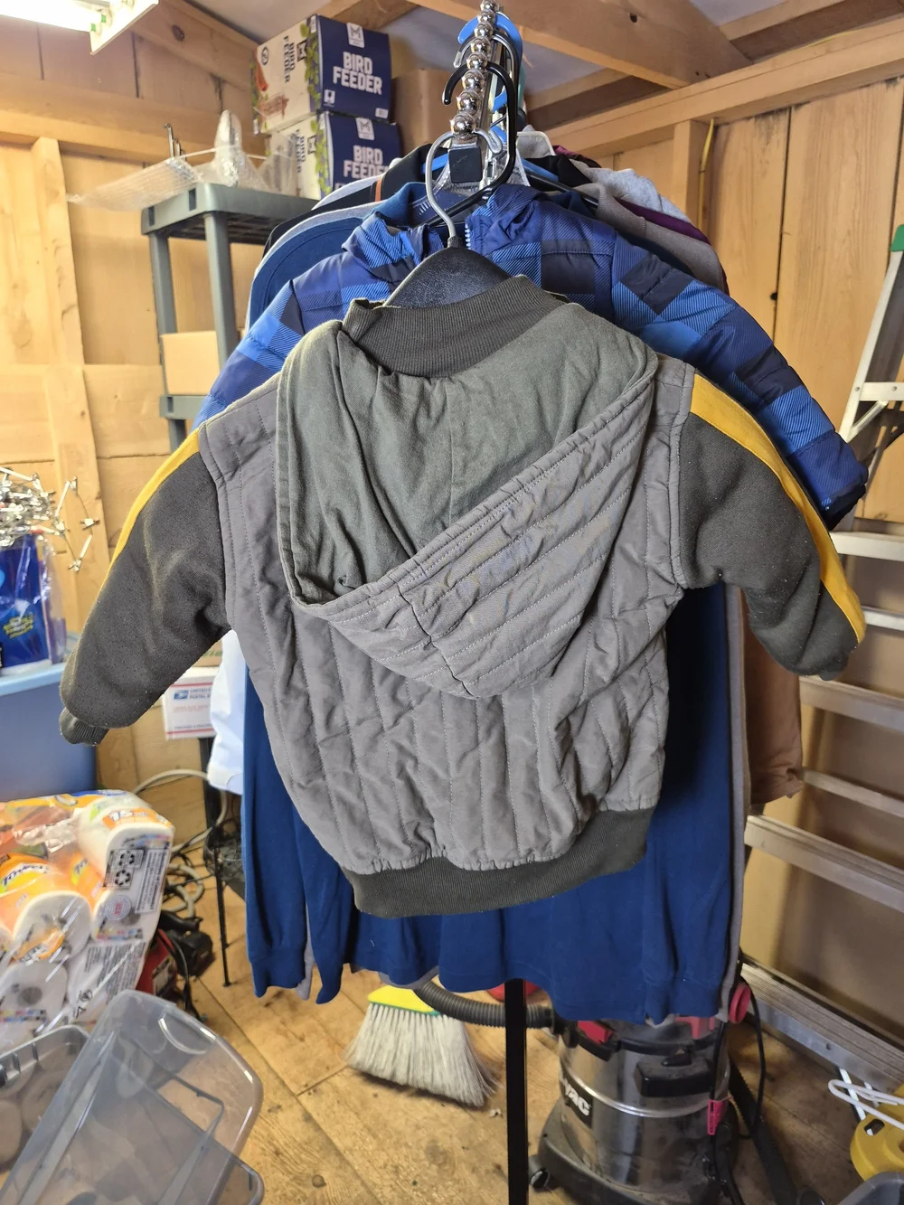Kids Gray & Dark Green Hooded Jacket with Yellow Stripe Bin 40